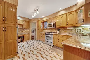 179 Scarcliffe Dr, Malverne, NY 11565 - Photo 17