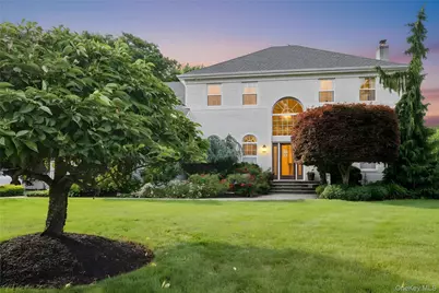 15 Barnaby Court E, Hauppauge, NY 11788 - Photo 3