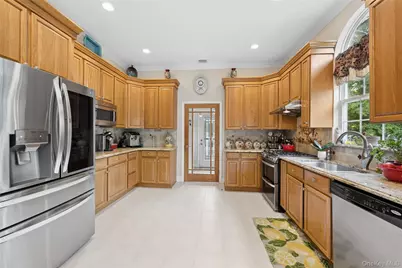 15 Barnaby Court E, Hauppauge, NY 11788 - Photo 15