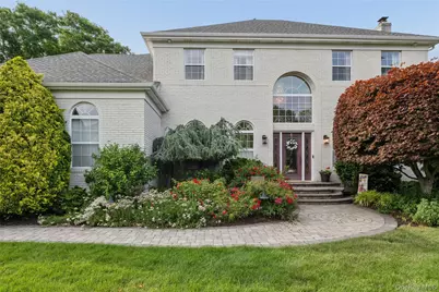 15 Barnaby Court E, Hauppauge, NY 11788 - Photo 1