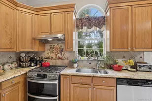 15 Barnaby Ct E, Hauppauge, NY 11788 - Photo 17