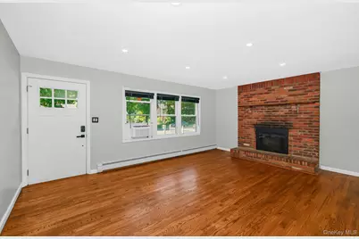 925 Liberty Street, Bohemia, NY 11716 - Photo 13