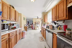 7 Apple Blossom Ln, Patchogue, NY 11772 - Photo 11