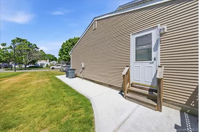 7 Apple Blossom Lane, Patchogue, NY 11772 - Photo 23