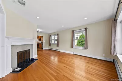 15 Pershing Avenue, Locust Valley, NY 11560 - Photo 5