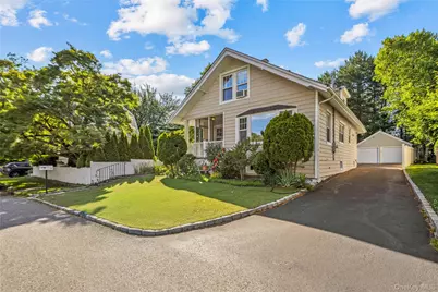 15 Pershing Avenue, Locust Valley, NY 11560 - Photo 3