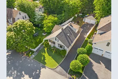 15 Pershing Avenue, Locust Valley, NY 11560 - Photo 35