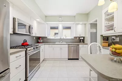 75 Wagg Avenue, Malverne, NY 11565 - Photo 5