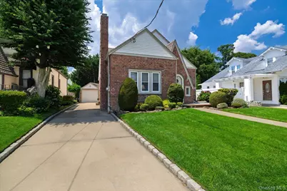 75 Wagg Avenue, Malverne, NY 11565 - Photo 21