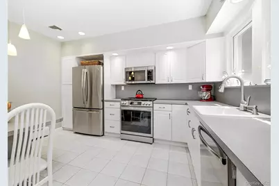 75 Wagg Avenue, Malverne, NY 11565 - Photo 11