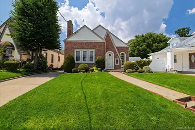 75 Wagg Avenue, Malverne, NY 11565 - Photo 1
