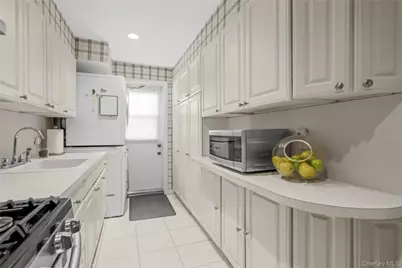 1934 E 29th Street #HSE, Brooklyn, NY 11229 - Photo 7