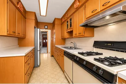 67 Dartmouth Street, Valley Stream, NY 11581 - Photo 7