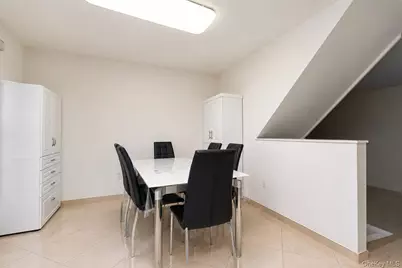 64 Amanda Court, New York, NY 10312 - Photo 19