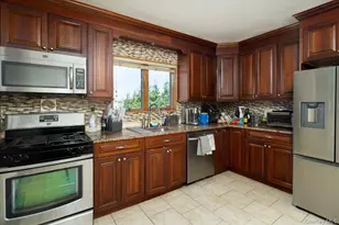 1036 California Pl N, Island Park, NY 11558 - Photo 7