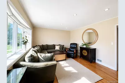 183 Lee Avenue, Hicksville, NY 11801 - Photo 3