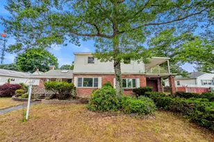 10 Windsor Pl, Shirley, NY 11967 - Photo 5