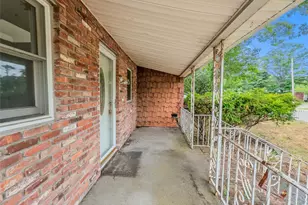 10 Windsor Pl, Shirley, NY 11967 - Photo 9