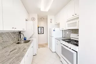 270-10 Grand Central Pkwy, Floral Park, NY 11005 - Photo 11