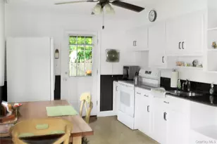 6 Lancaster Pl, South Huntington, NY 11746 - Photo 5