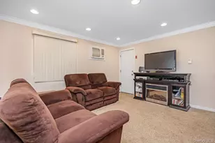 6 Island St, Plainview, NY 11803 - Photo 19