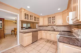 6 Island St, Plainview, NY 11803 - Photo 13