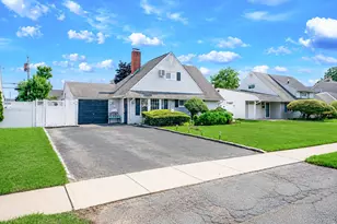 90 Twin Ln N, Wantagh, NY 11793 - Photo 29