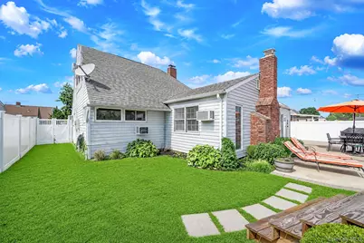 90 Twin Lane N, Wantagh, NY 11793 - Photo 25
