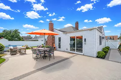 90 Twin Lane N, Wantagh, NY 11793 - Photo 23