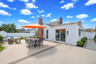 90 Twin Ln N, Wantagh, NY 11793 - Photo 23