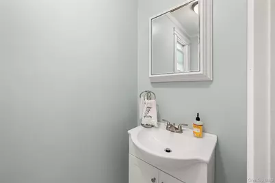 1 S Lakeview Avenue, Brightwaters, NY 11718 - Photo 19