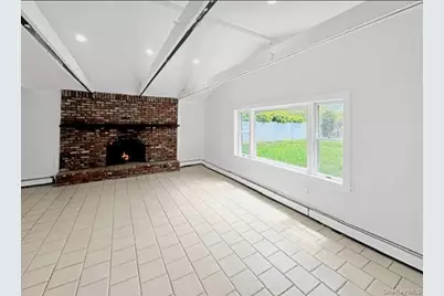 342 Versa Place, Sayville, NY 11782 - Photo 5