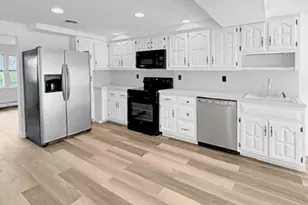342 Versa Pl, Sayville, NY 11782 - Photo 3