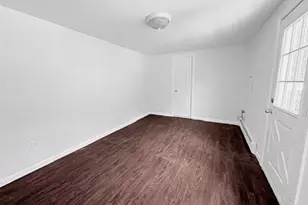 342 Versa Pl, Sayville, NY 11782 - Photo 9