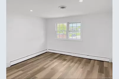 342 Versa Place, Sayville, NY 11782 - Photo 11