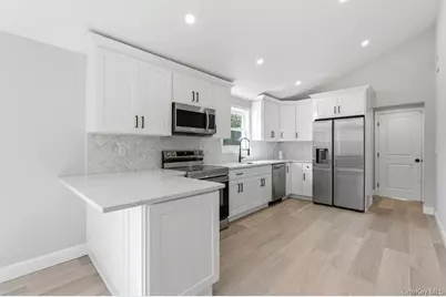 452 Montauk Highway, East Quogue, NY 11942 - Photo 5