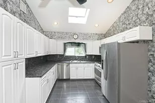 10 Woodbrook Cir, Holtsville, NY 11742 - Photo 11