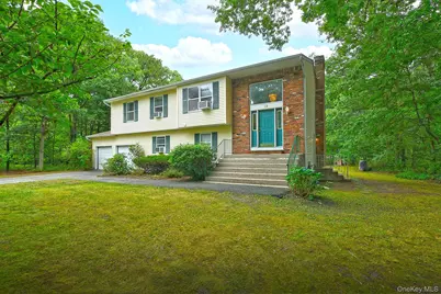 10 Woodbrook Circle, Holtsville, NY 11742 - Photo 3