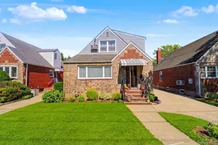 16 Elton Rd, Garden City, NY 11530 - Photo 3