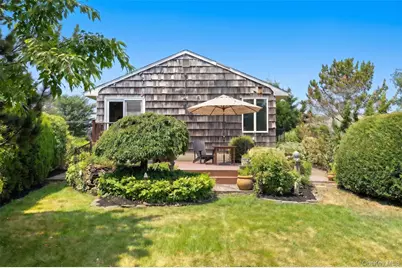 272 Grand Central Avenue, Amityville, NY 11701 - Photo 19