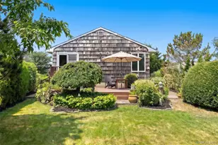 272 Grand Central Ave, Amityville, NY 11701 - Photo 19