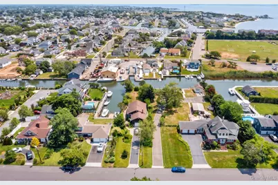 272 Grand Central Avenue, Amityville, NY 11701 - Photo 3