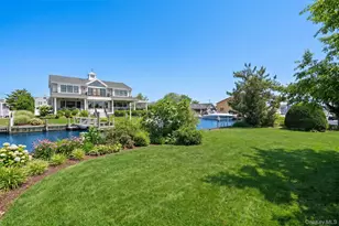 272 Grand Central Ave, Amityville, NY 11701 - Photo 21
