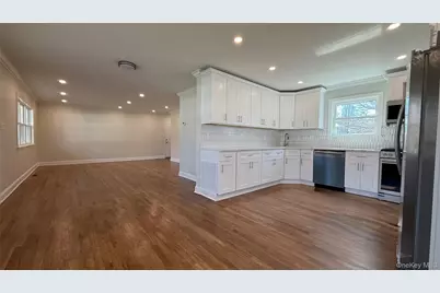 211 4th Avenue, West Babylon, NY 11704 - Photo 7