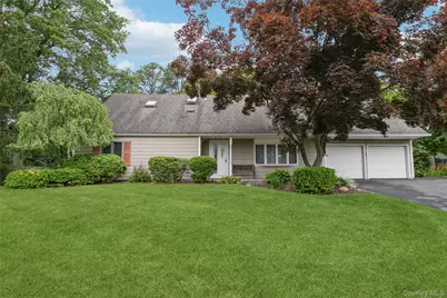 28 Campus Lane, Ronkonkoma, NY 11779 - Photo 3