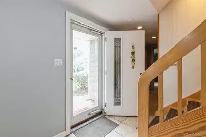 28 Campus Lane, Ronkonkoma, NY 11779 - Photo 5