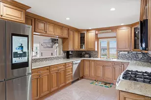 20 Barry Rd, Amityville, NY 11701 - Photo 19