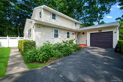 128 Avenue B, Holbrook, NY 11741 - Photo 5