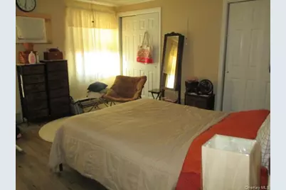 130 Village Circle W, Manorville, NY 11949 - Photo 9