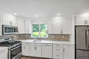 23 Carpenter Ln, Hauppauge, NY 11788 - Photo 11